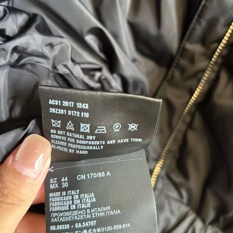 PRADA 羽絨衣 原價八萬多 水貂毛領 尺寸44碼偏小 非常新 經典永不過時的款-3