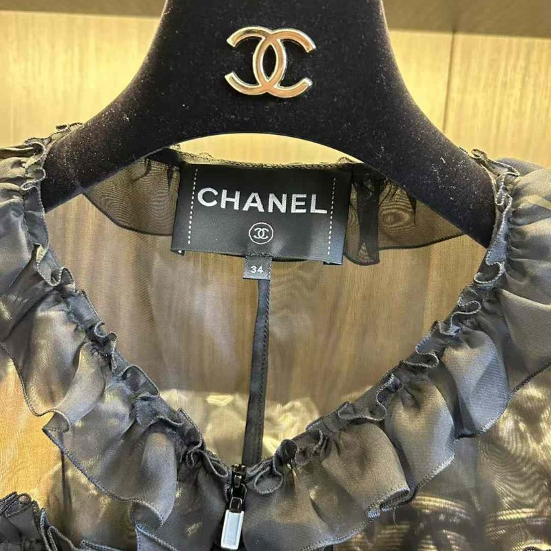 CHANEL 21p上衣 34號 全新閒置 搭配吊帶美背都可以 很美-1
