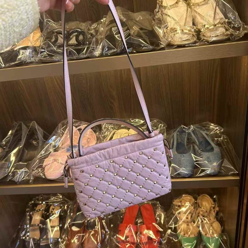 Valentino 手提包 全新有吊牌 很溫柔的顏色 原價5萬多-1