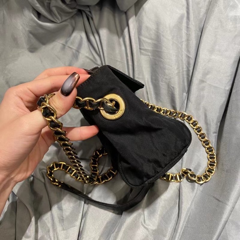 Prada黑金mini降落傘 15*13公分 99新配件塵袋-2