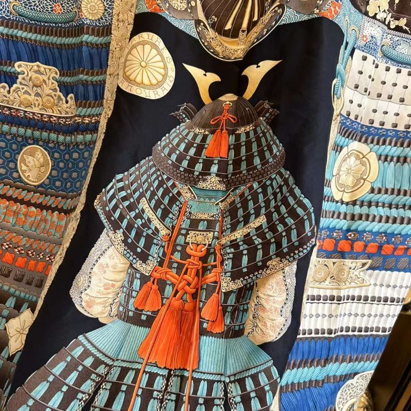 HERMES絲巾 尺寸90x90 武士盔甲 除了配戴也適合裱框收藏-2