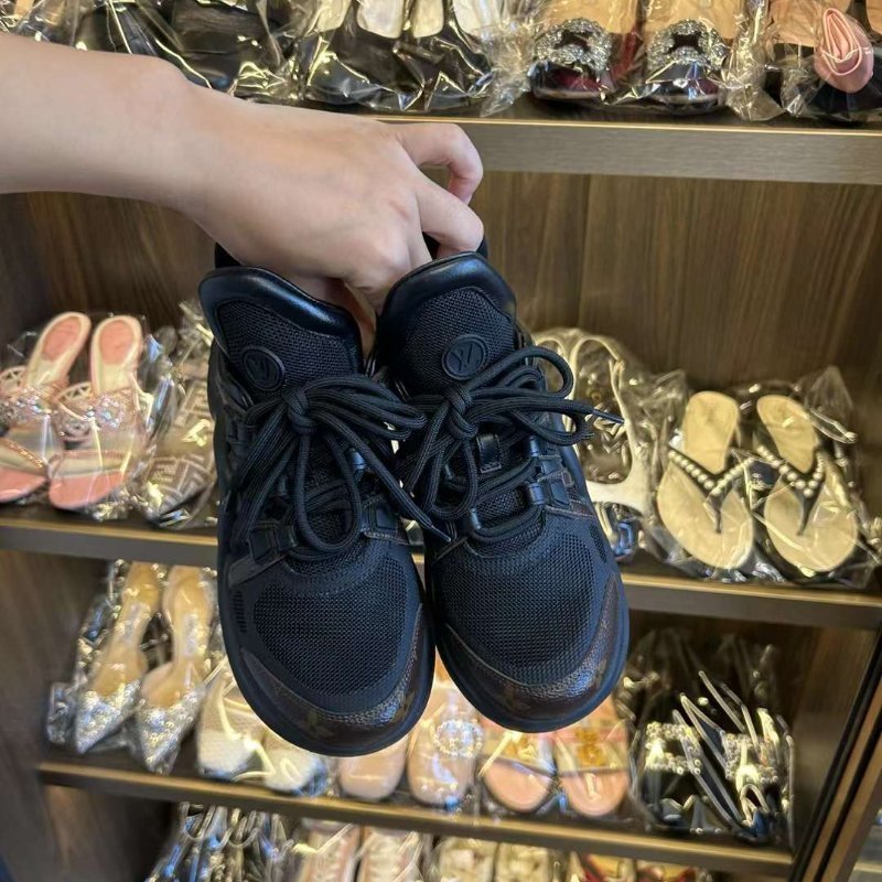 Lv老爹鞋 尺寸36碼 只穿一次非常新-0