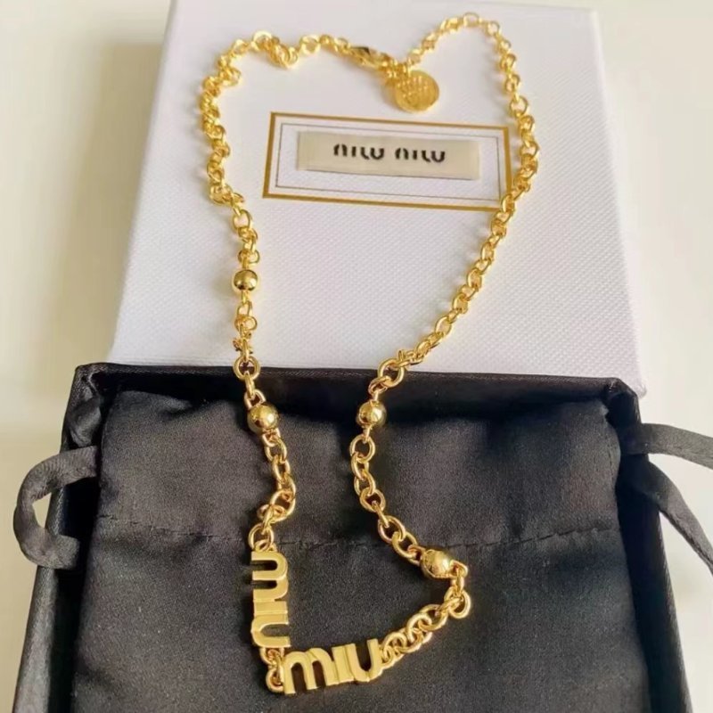 miumiu 字母項鍊 全新-2