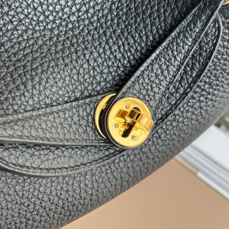 ::HERMES 愛馬仕:: W刻黑色皮革金釦MINI LINDY手提斜背包-3