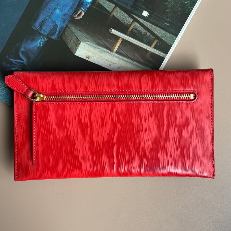 ::PRADA:: Saffiano紅色皮革金LOGO信籤釦式扁長夾 手拿包-5