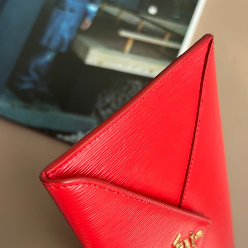 ::PRADA:: Saffiano紅色皮革金LOGO信籤釦式扁長夾 手拿包-12