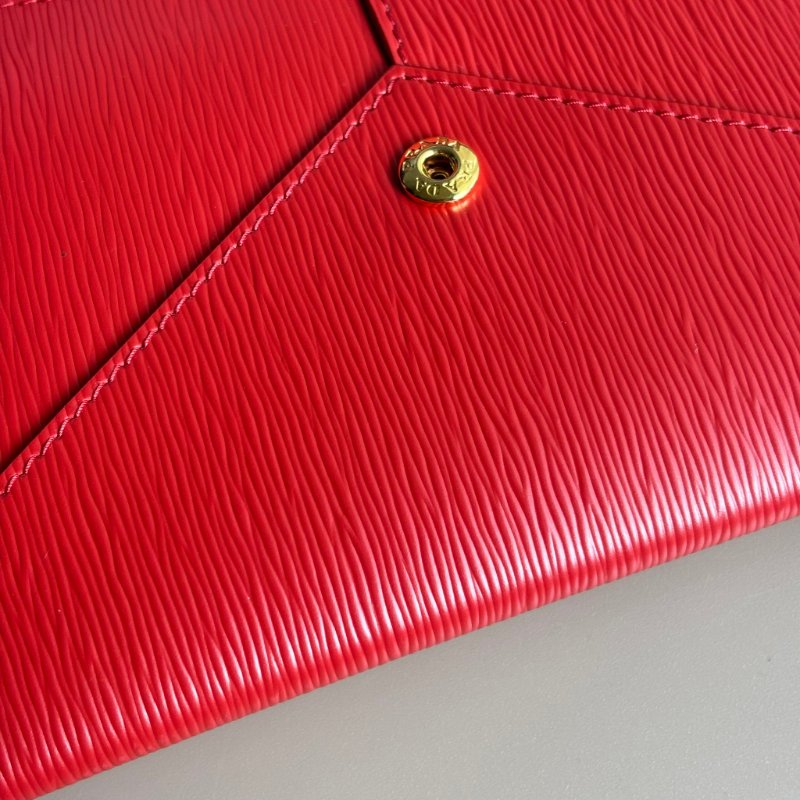 ::PRADA:: Saffiano紅色皮革金LOGO信籤釦式扁長夾 手拿包-22