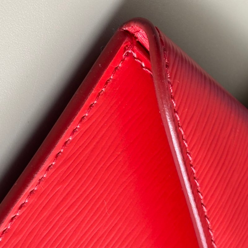 ::PRADA:: Saffiano紅色皮革金LOGO信籤釦式扁長夾 手拿包-24