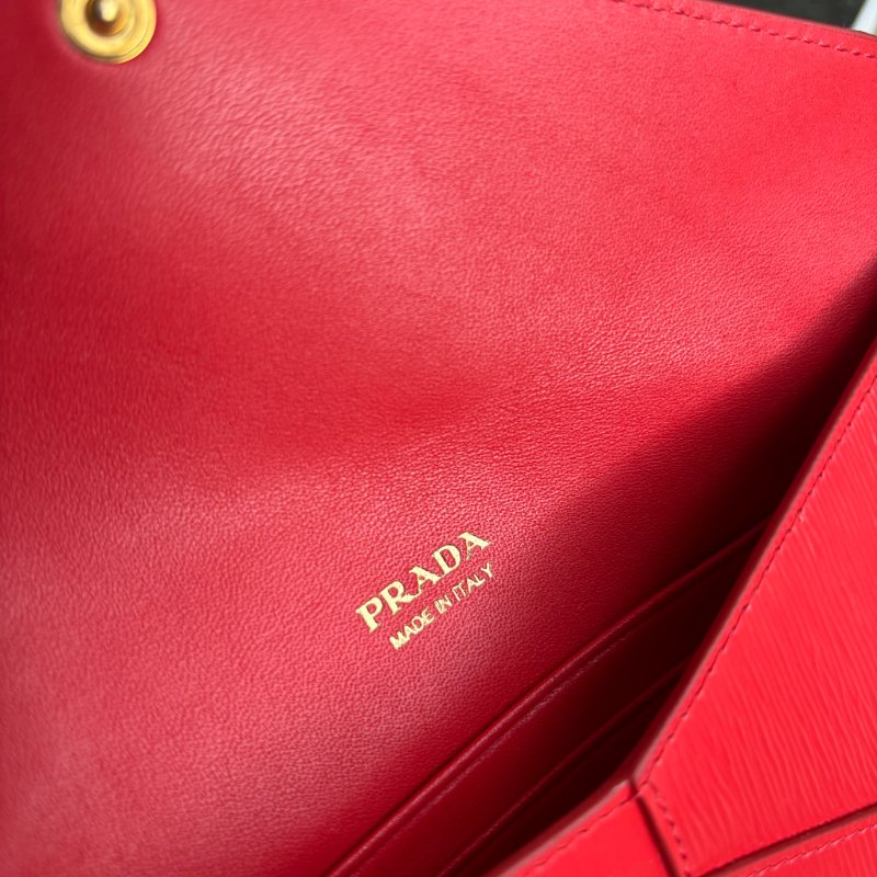 ::PRADA:: Saffiano紅色皮革金LOGO信籤釦式扁長夾 手拿包-28