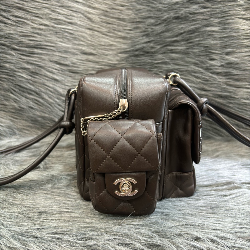 Chanel A25173 LOGO 雙C 康朋 巧克力咖啡色 牛皮 拉鍊 肩背包 吐司包 手提包 多口袋 書包釦-3