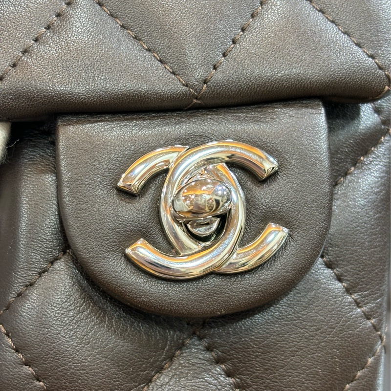 Chanel A25173 LOGO 雙C 康朋 巧克力咖啡色 牛皮 拉鍊 肩背包 吐司包 手提包 多口袋 書包釦-18