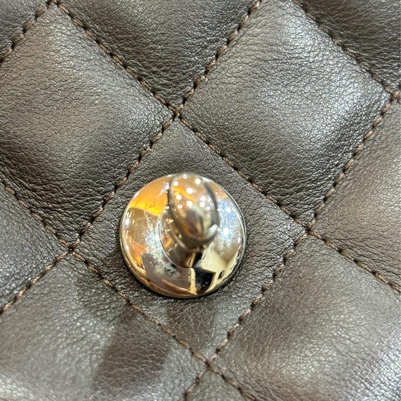 Chanel A25173 LOGO 雙C 康朋 巧克力咖啡色 牛皮 拉鍊 肩背包 吐司包 手提包 多口袋 書包釦-35