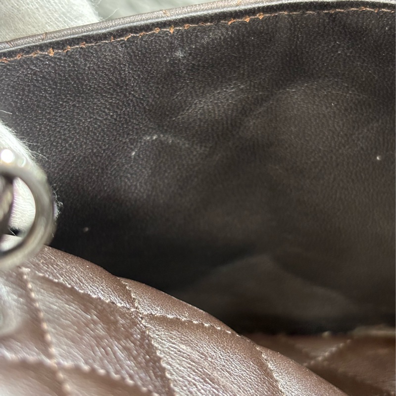 Chanel A25173 LOGO 雙C 康朋 巧克力咖啡色 牛皮 拉鍊 肩背包 吐司包 手提包 多口袋 書包釦-79