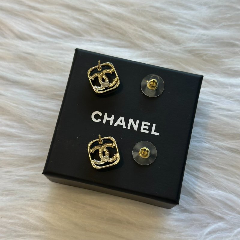 CHANEL 23P方塊水鑽雙C耳環-3