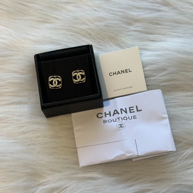 CHANEL 23P方塊水鑽雙C耳環-5