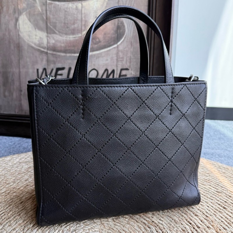 Chanel香奈兒 黑銀琺瑯扣荔枝牛托特tote小號-1