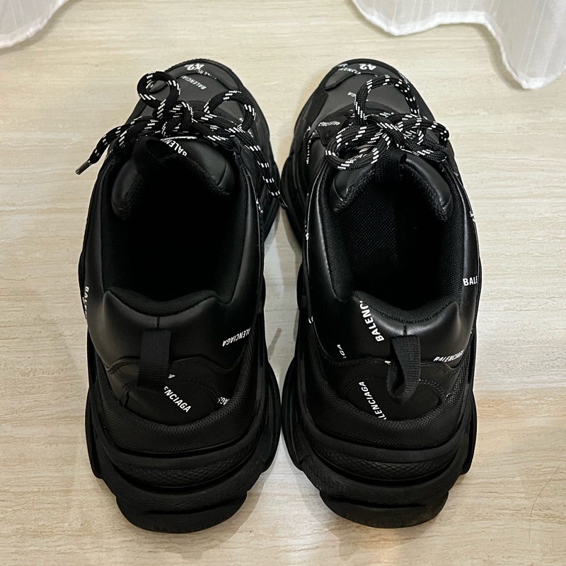 BALENCIAGA TRIPLE S SNEAKER 42-1