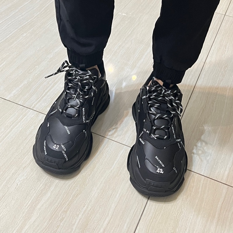 BALENCIAGA TRIPLE S SNEAKER 42-3