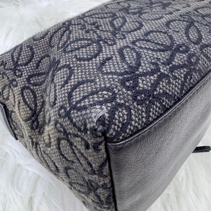 LOEWE Loewe Cubi 小號 黑色飯盒包-11