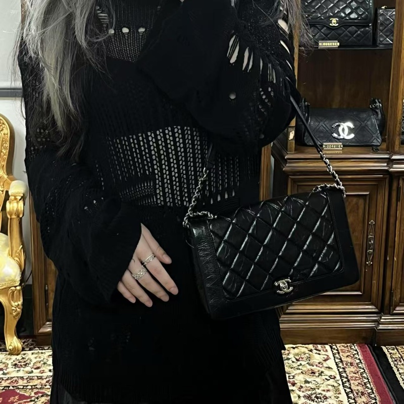 「JL精品代購」香奈兒黑銀油蠟牛皮大翻蓋woc鏈條信封包-2