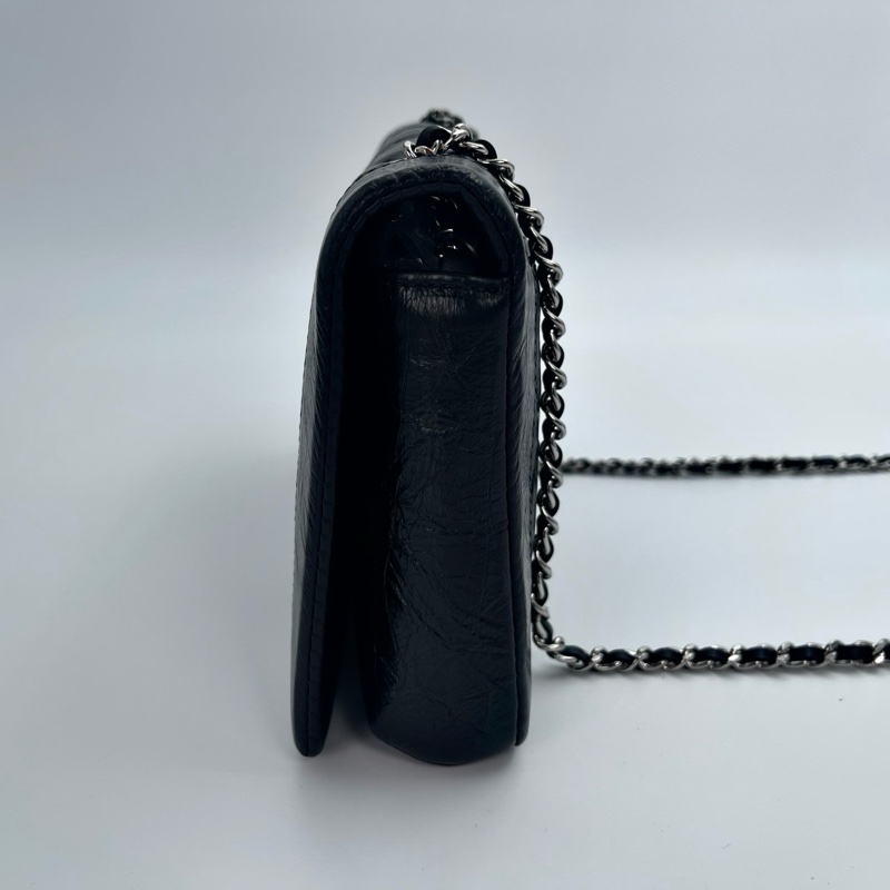 「JL精品代購」香奈兒黑銀油蠟牛皮大翻蓋woc鏈條信封包-4