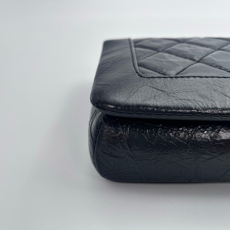 「JL精品代購」香奈兒黑銀油蠟牛皮大翻蓋woc鏈條信封包-6