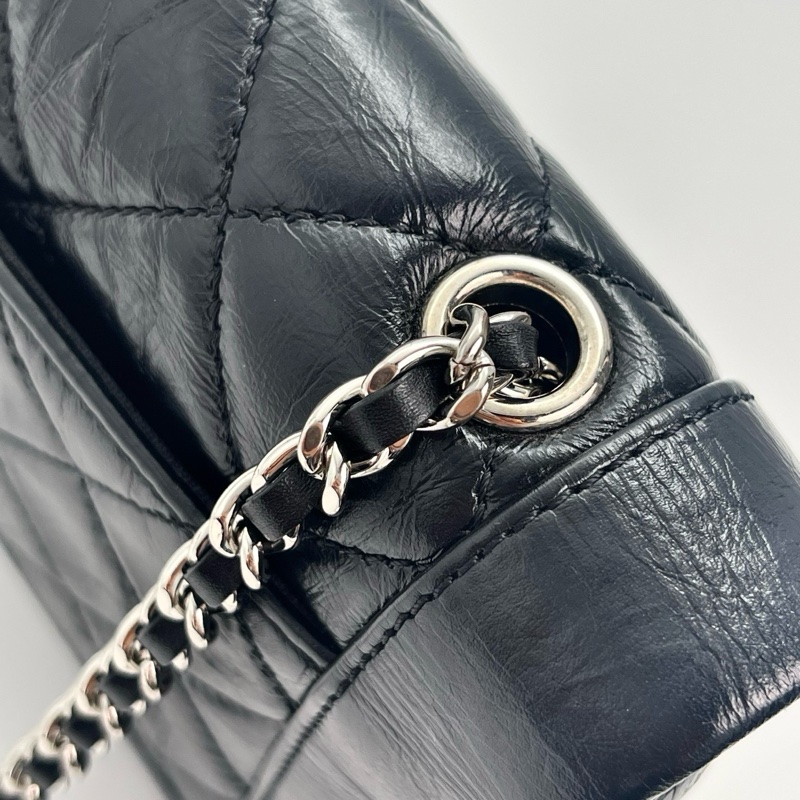 「JL精品代購」香奈兒黑銀油蠟牛皮大翻蓋woc鏈條信封包-16