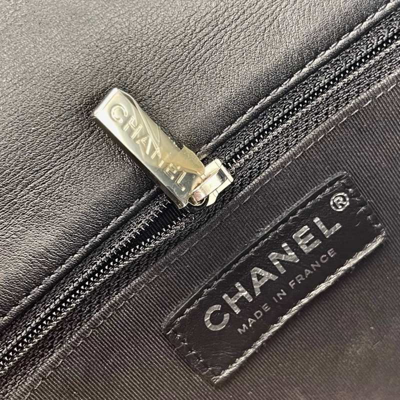 「JL精品代購」香奈兒黑銀油蠟牛皮大翻蓋woc鏈條信封包-18