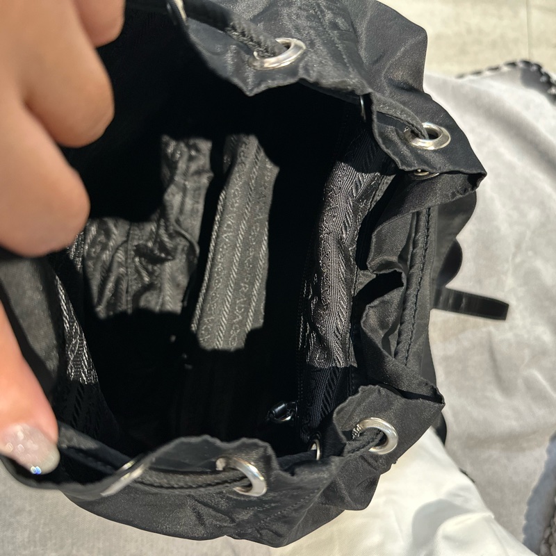 Prada普拉達黑色尼龍經典後背包小號、28*23.5*12公分,喜歡的來聊聊-4