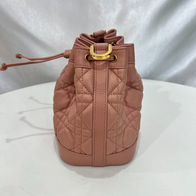 DIOR 粉藤格紋金鍊水桶包-3