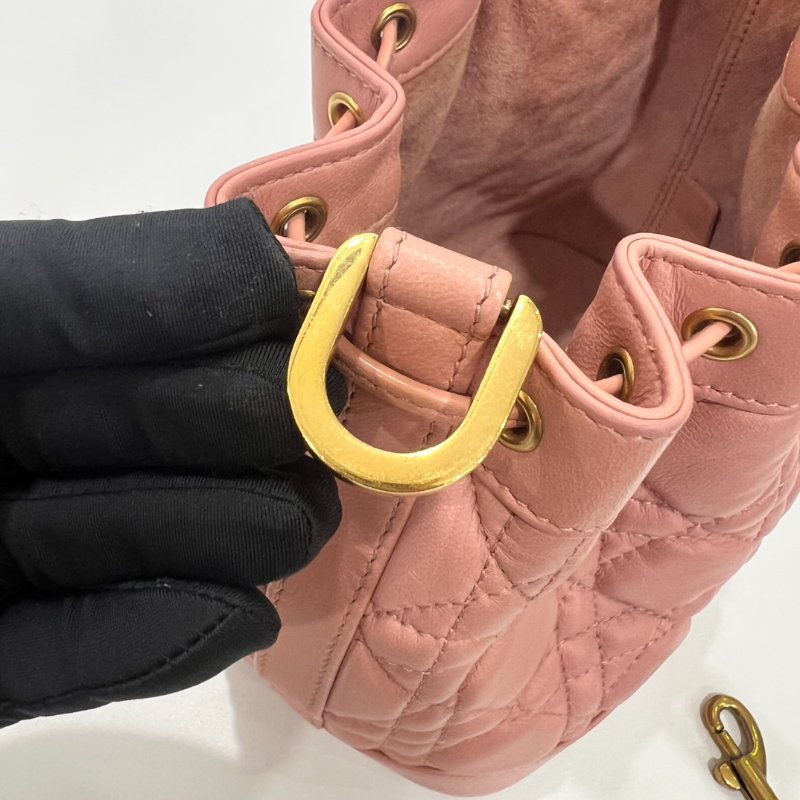 DIOR 粉藤格紋金鍊水桶包-7