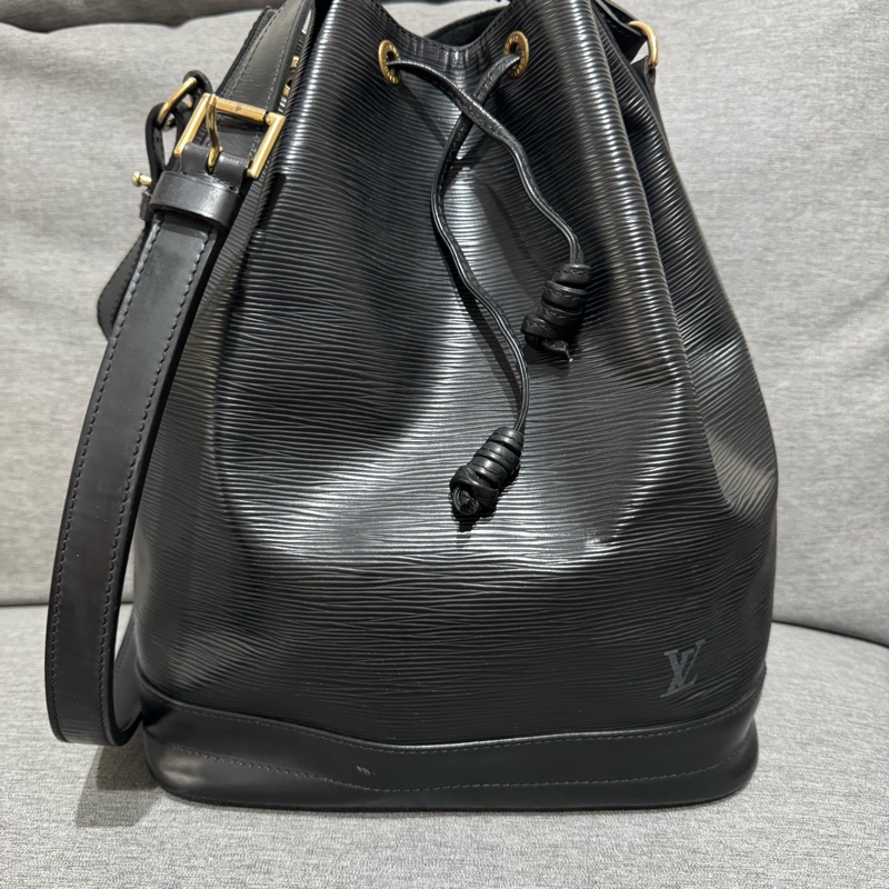 LV水波紋水桶包-5