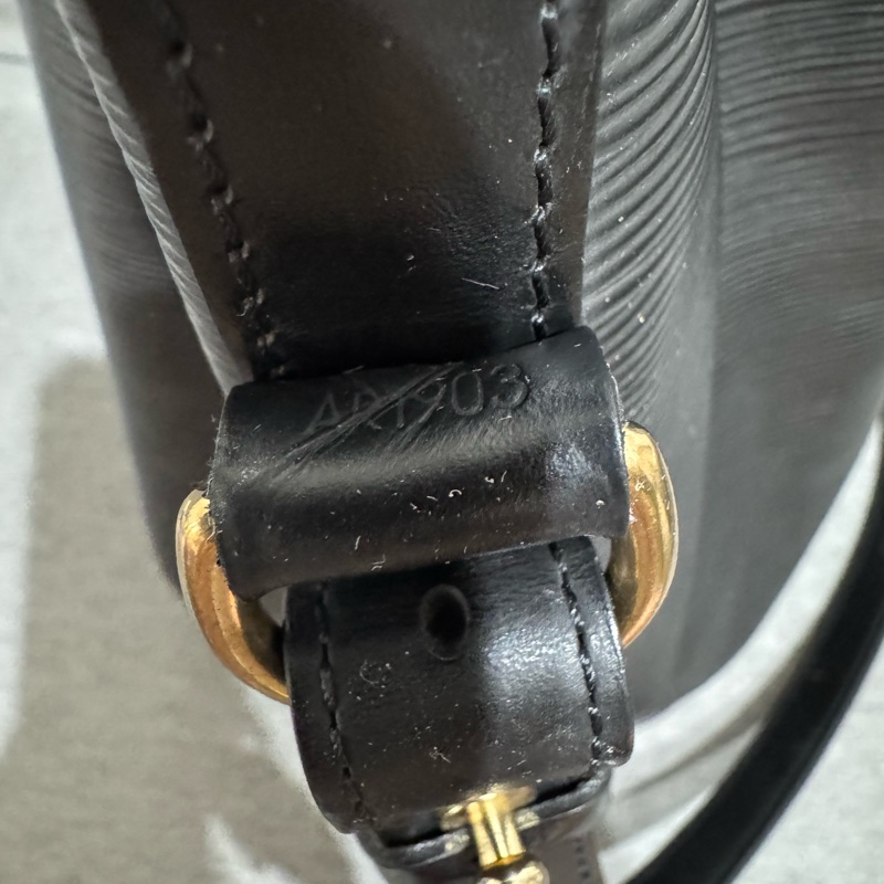 LV水波紋水桶包-20