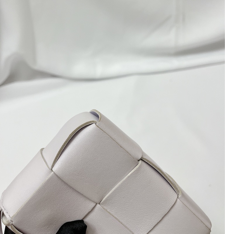 莉亞精品♡BV小編織包 淡紫 九新美包-9