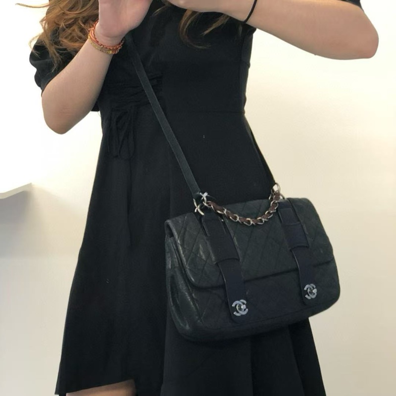 「JL精品代購」香奈兒2way珠光牛皮墨綠雙銀扣拼皮郵差劍橋包-1