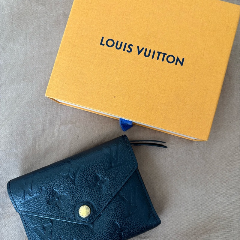 降價【Louis Vuitton】 Louis Vuitton 路易威登 LV M64060 VICTORINE-1