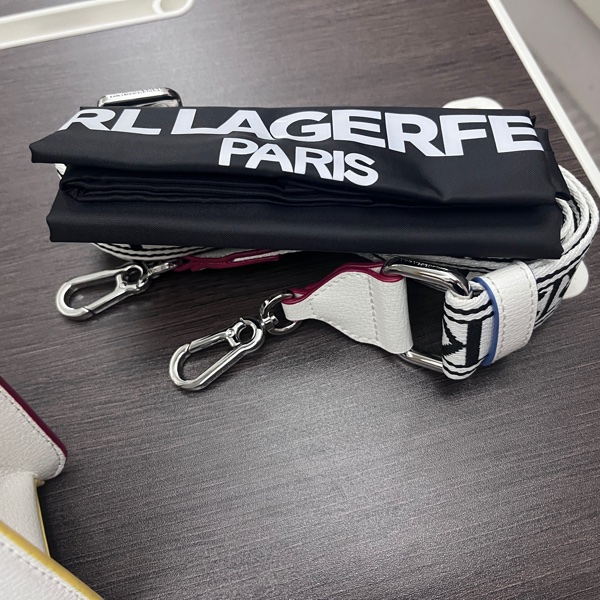 Karl Lagerfeld Paris巴黎元素斜背包-9
