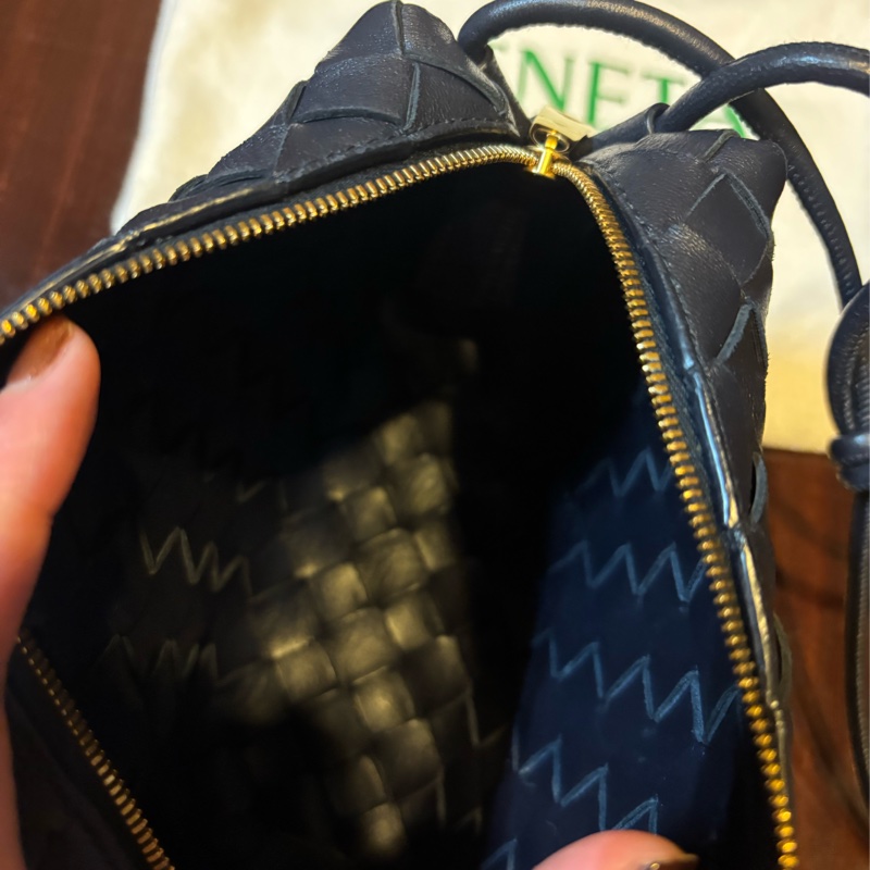 Bottega Veneta Loop mini 藏青色-12