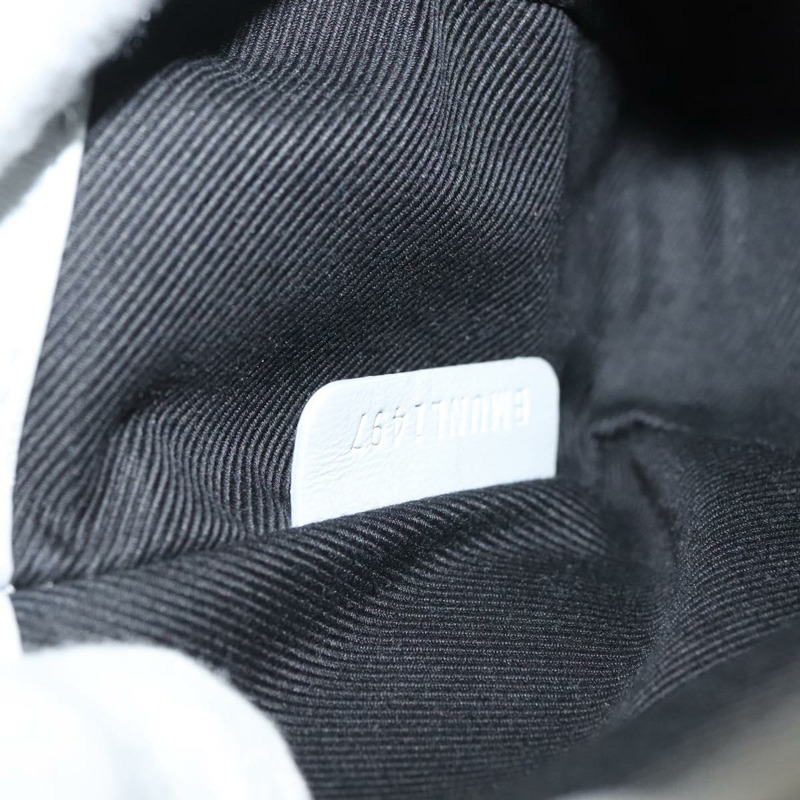 【日本直送】BURBERRY 鏈條滾輪單肩包 皮革 白銀 正品 132944-11