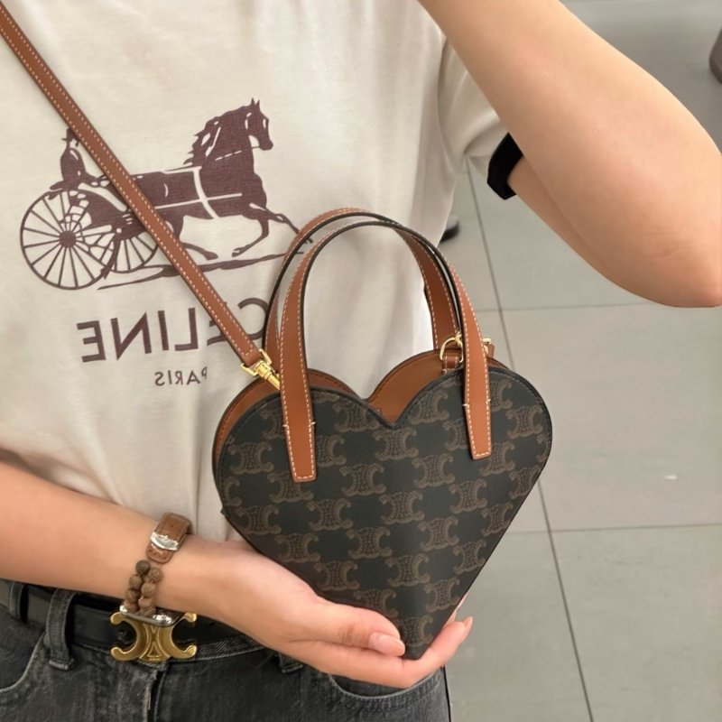 🎉新品好折扣✨Celine 10P512 Teen Coeur老花凱旋門迷你愛心包 棕褐色/付長肩帶-2