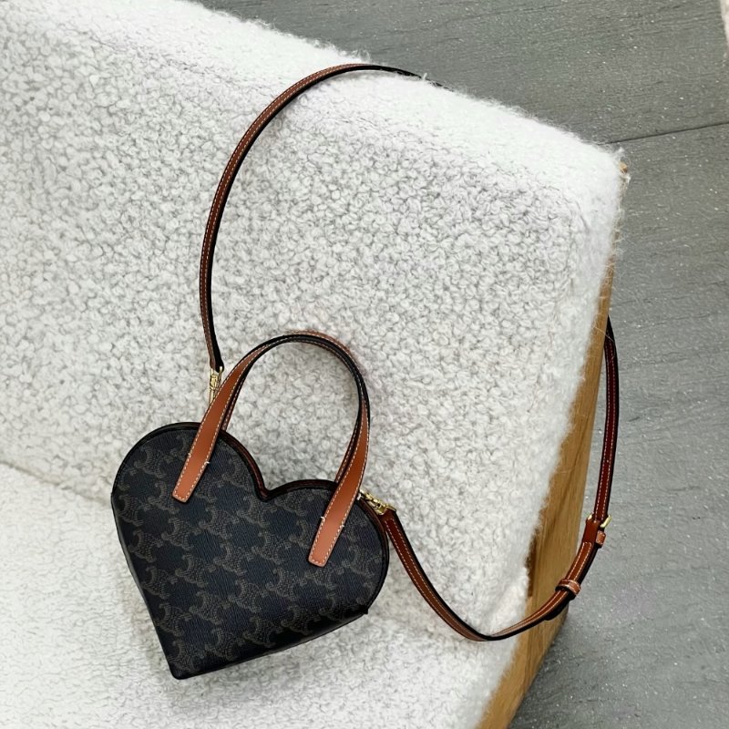🎉新品好折扣✨Celine 10P512 Teen Coeur老花凱旋門迷你愛心包 棕褐色/付長肩帶-6