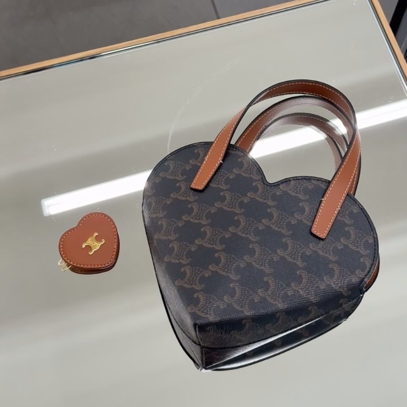 🎉新品好折扣✨Celine 10P512 Teen Coeur老花凱旋門迷你愛心包 棕褐色/付長肩帶-9