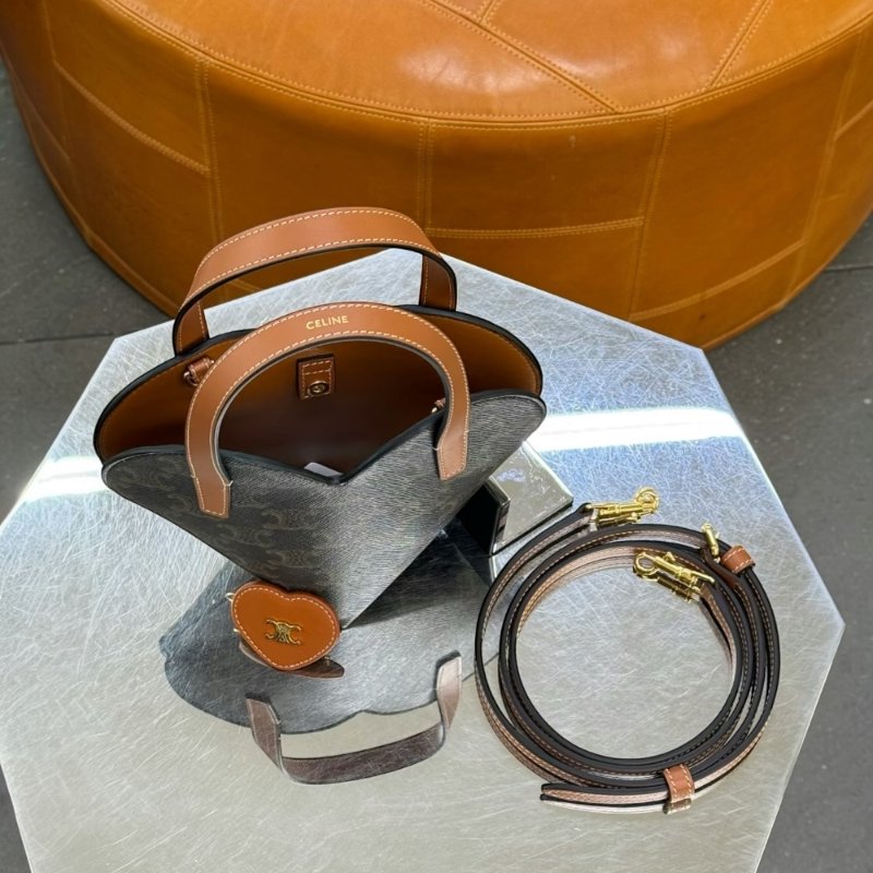 🎉新品好折扣✨Celine 10P512 Teen Coeur老花凱旋門迷你愛心包 棕褐色/付長肩帶-10