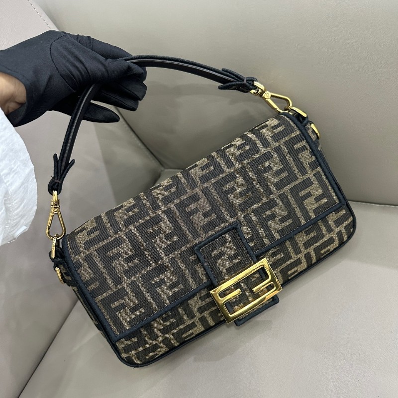 芬迪/Fendi Baguette系列 老花帆布法棍包中號肩背包-1
