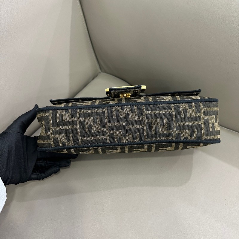 芬迪/Fendi Baguette系列 老花帆布法棍包中號肩背包-3