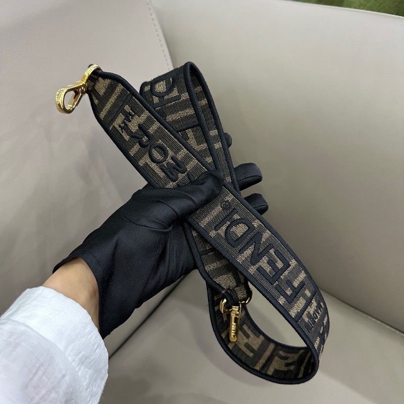 芬迪/Fendi Baguette系列 老花帆布法棍包中號肩背包-5
