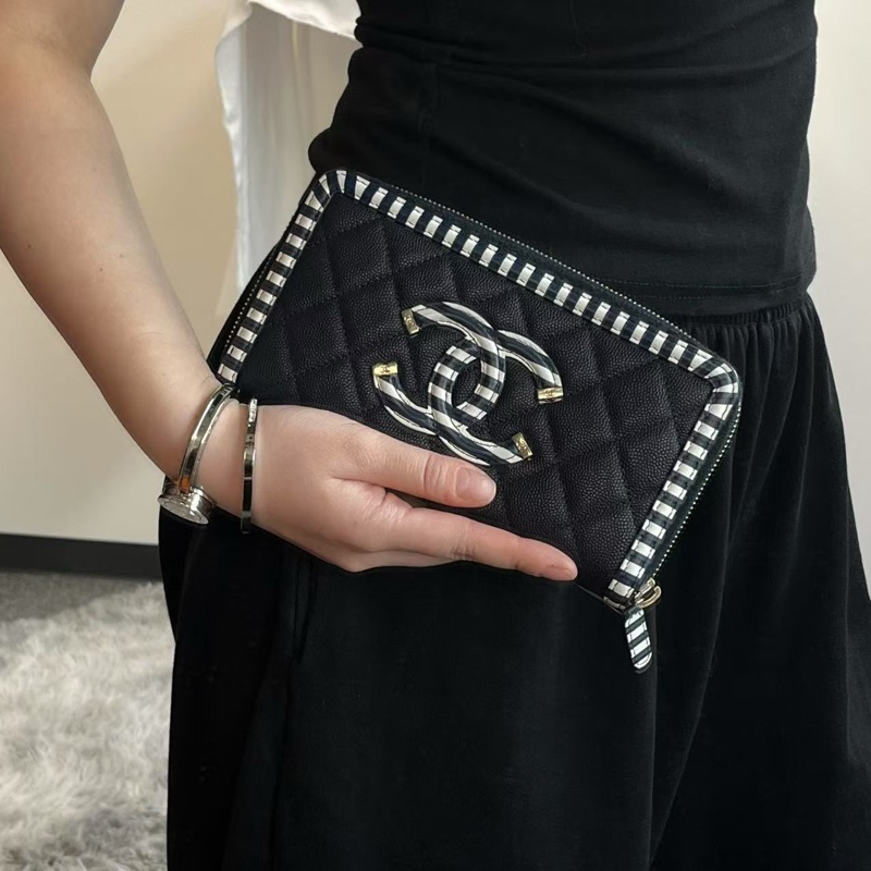 「JL精品代購」香奈兒海軍藍拼色菱格牛皮大logo拉鏈長夾-1