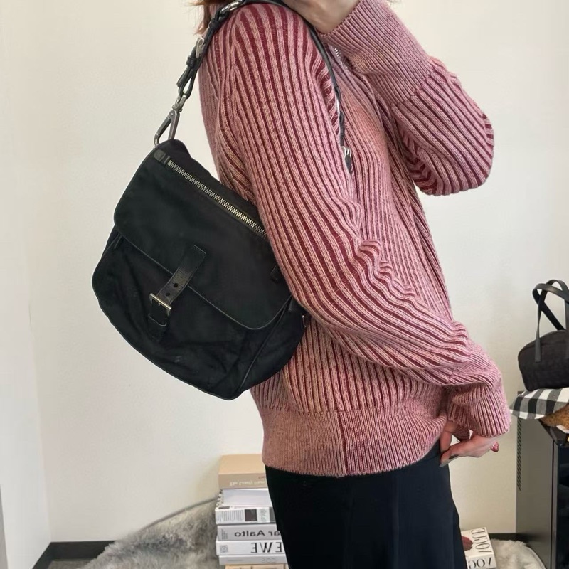 「JL精品代購」 Prada黑色降落傘側標拼皮單肩包-1