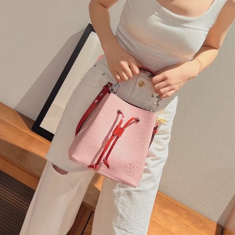 LV 路易威登粉紅色NÉONOÉ BB Epi水波紋水桶包 可手提 肩背 斜背-0