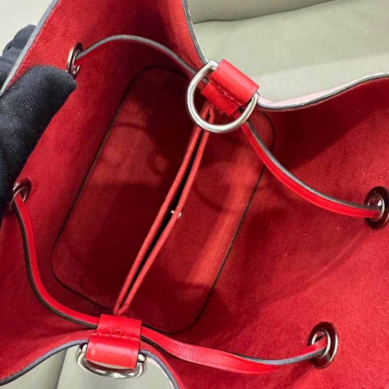 LV 路易威登粉紅色NÉONOÉ BB Epi水波紋水桶包 可手提 肩背 斜背-7